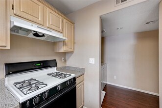 10158 Quaint Tree St in Las Vegas, NV - Foto de edificio - Building Photo