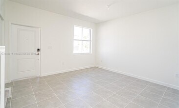 2646 SE 27th Dr in Homestead, FL - Foto de edificio - Building Photo