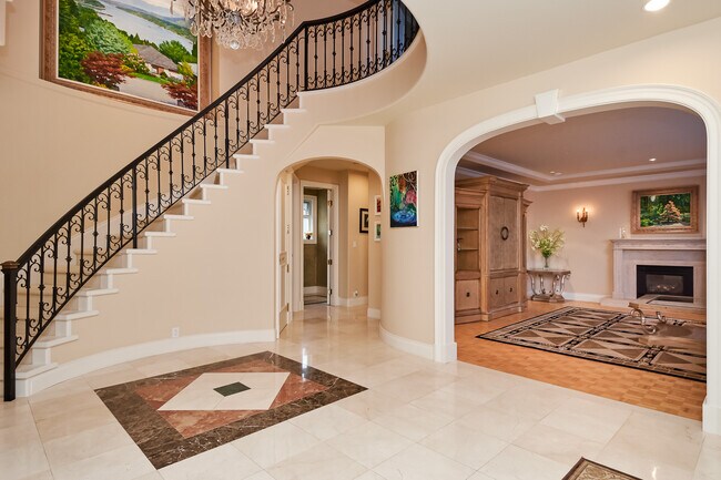 7268 Ridge Dr in Burnaby, BC - Building Photo - Building Photo