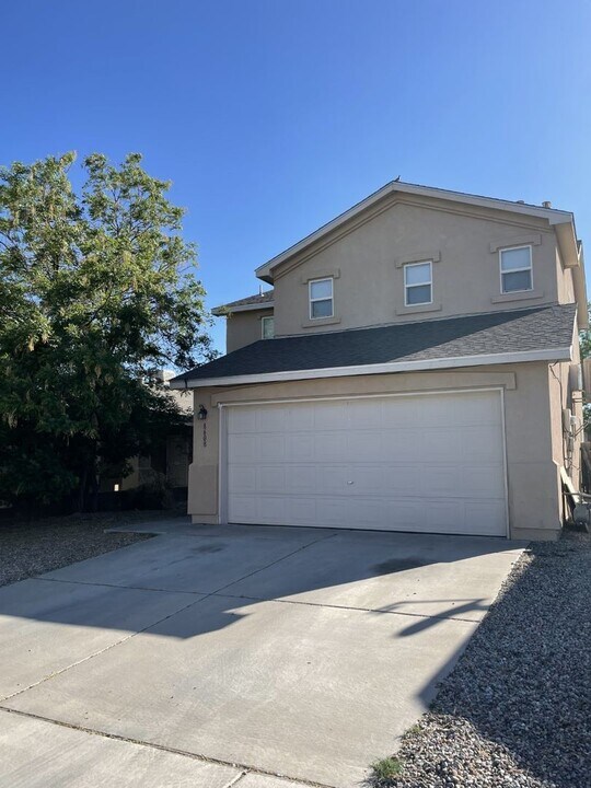 8608 Casa Vistosa Ct NW in Albuquerque, NM - Building Photo