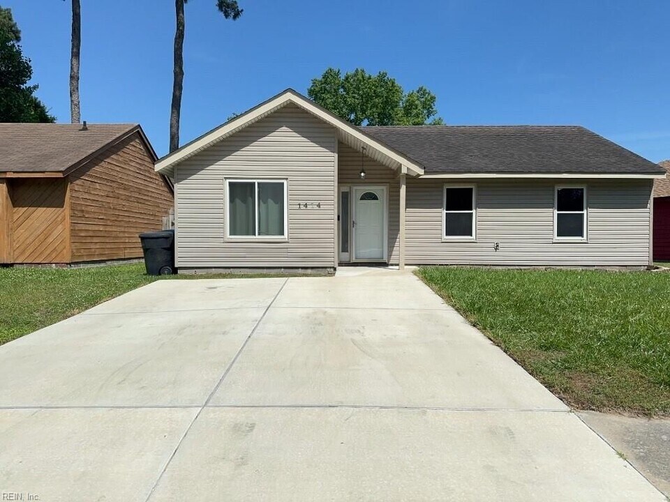 1414 Dove Dr in Virginia Beach, VA - Building Photo