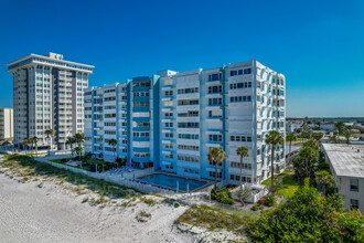 Tower Isle in Redington Shores, FL - Building Photo - Building Photo