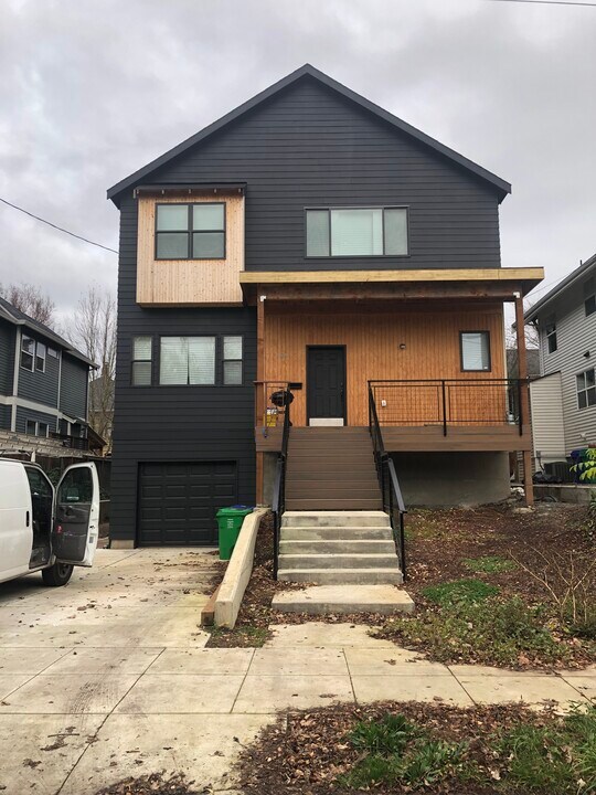 4022 NE Mallory Ave in Portland, OR - Foto de edificio