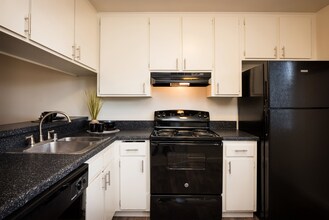 Elan Mesa Lofts in La Mesa, CA - Foto de edificio - Building Photo