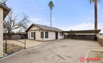 400 E Belle Terrace in Bakersfield, CA - Building Photo