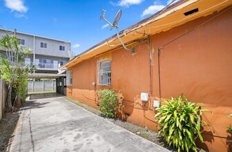 3720 NW 20th Ct in Miami, FL - Building Photo - Building Photo