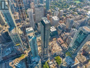 11 Yorkville Ave in Toronto, ON - Building Photo - Building Photo