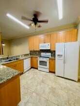 7531 Bristol Cir in Naples, FL - Building Photo - Building Photo