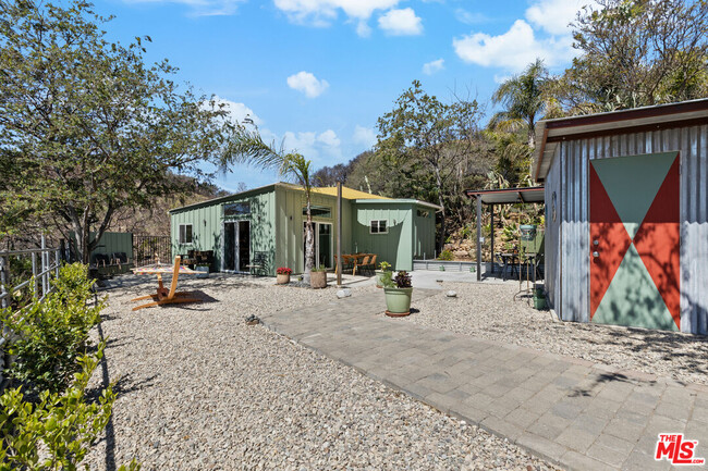 2535 Hawks Nest Trail in Topanga, CA - Building Photo - Building Photo