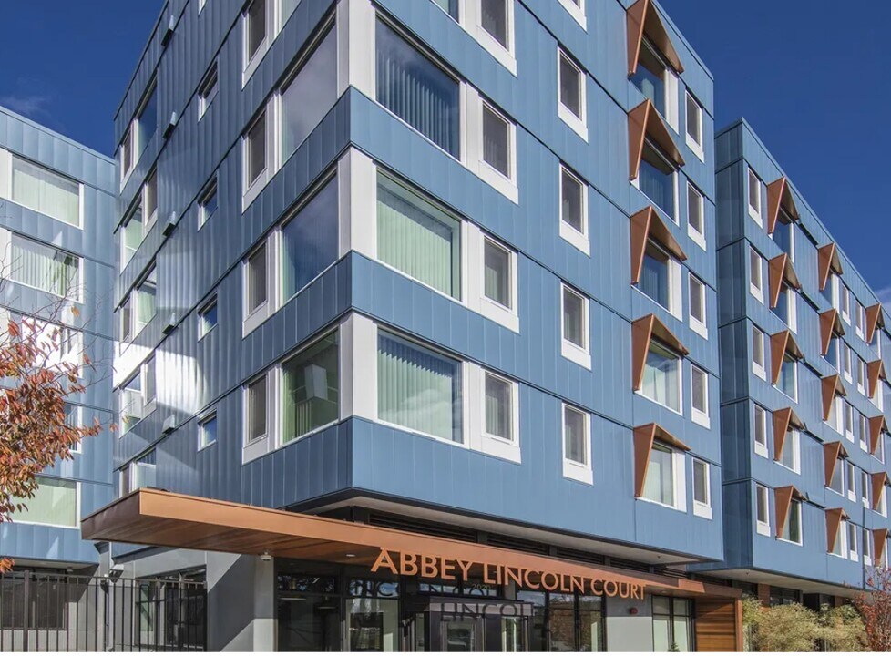 Abbey Lincoln Court in Seattle, WA - Building Photo