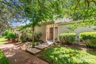 8005 Horse Chestnut Ln in Charlotte, NC - Building Photo