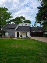 1844 Rollingwood Dr in Huntsville, TX - Building Photo