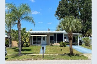 4859 Grobe St in North Port, FL - Building Photo