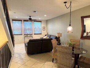 590 Amador Ln in West Palm Beach, FL - Building Photo - Building Photo