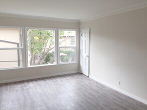 3300 Castle Heights Ave in Los Angeles, CA - Building Photo - Interior Photo