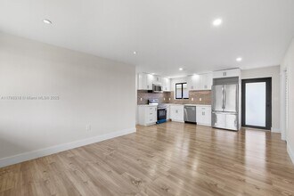 1522 NW 41st St in Miami, FL - Building Photo - Building Photo