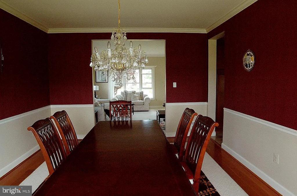 5 Corbin Dr in Exton, PA - Building Photo