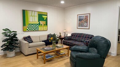 927 NW 106th Ave Cir in Miami, FL - Foto de edificio - Building Photo