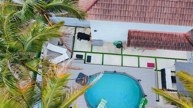 16950 SW 93rd Ave in Palmetto Bay, FL - Building Photo - Building Photo