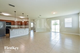 1511 Angler Avenue in Kissimmee, FL - Foto de edificio - Building Photo