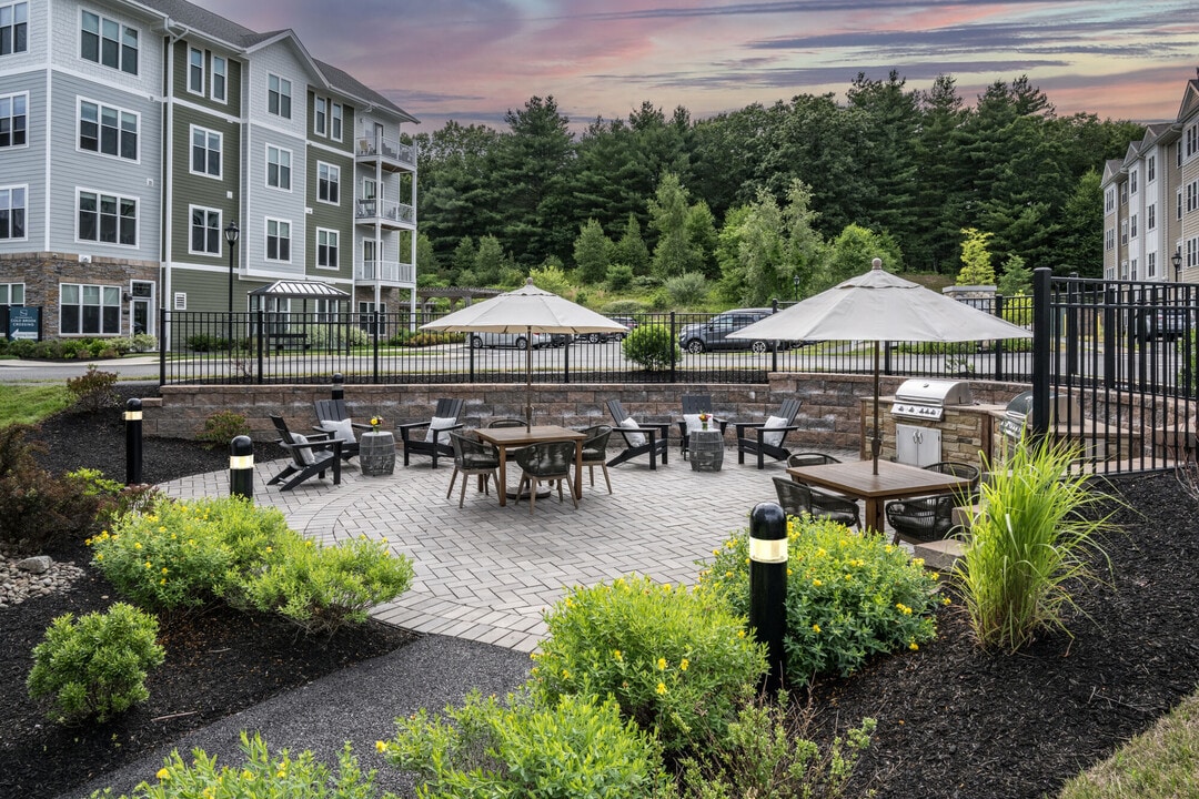 The Apartments at Cold Brook Crossing in Sudbury, MA - Foto de edificio