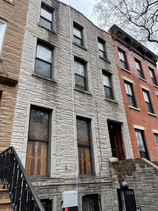 58 Putnam Ave in Brooklyn, NY - Building Photo