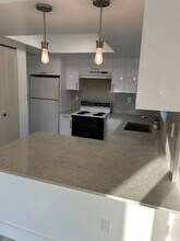 11163 NW 7th St in Miami, FL - Foto de edificio - Building Photo