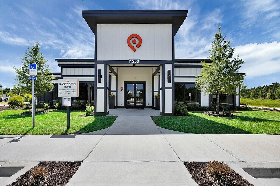 Pointe Grand Beaufort in Beaufort, SC - Building Photo