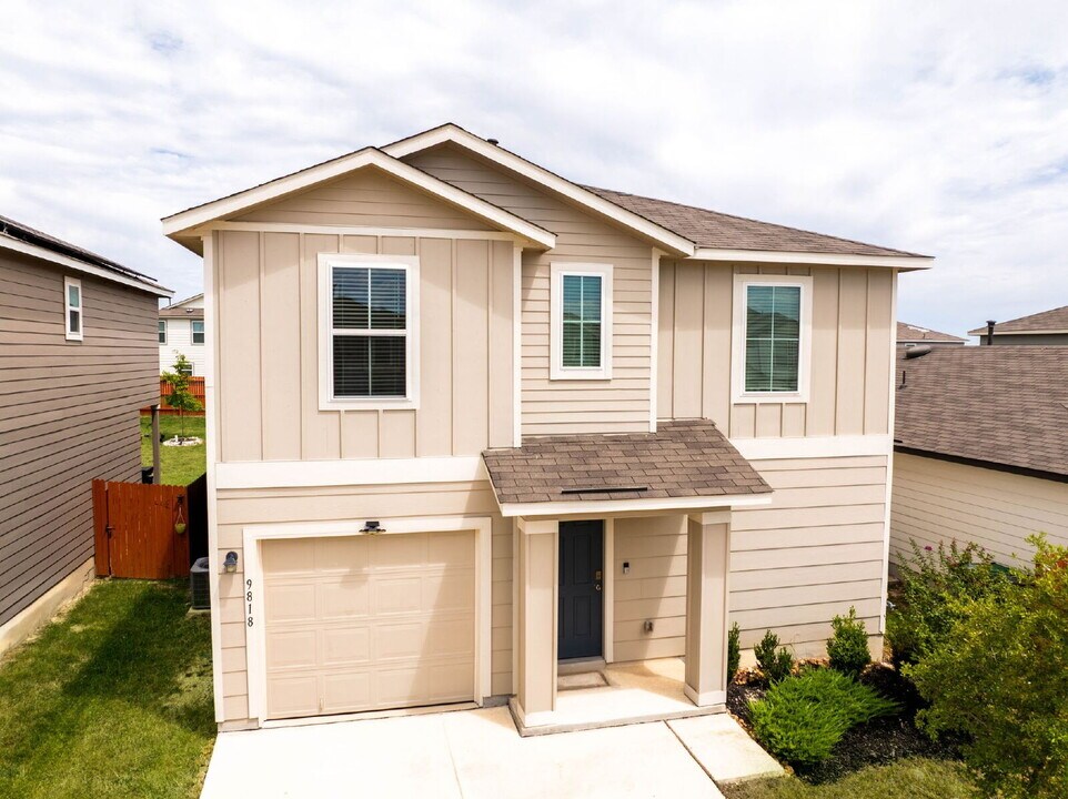 9818 Western Sedge in San Antonio, TX - Foto de edificio