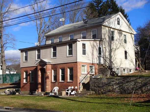 93 Main St in Deep River, CT - Building Photo