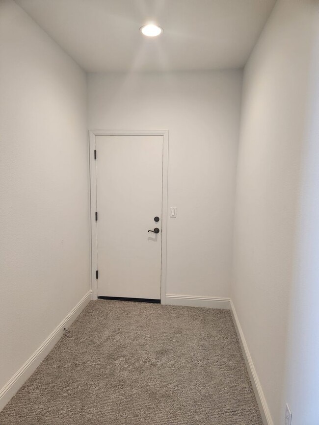 1351 Gordon Ln in Santa Rosa, CA - Building Photo - Building Photo