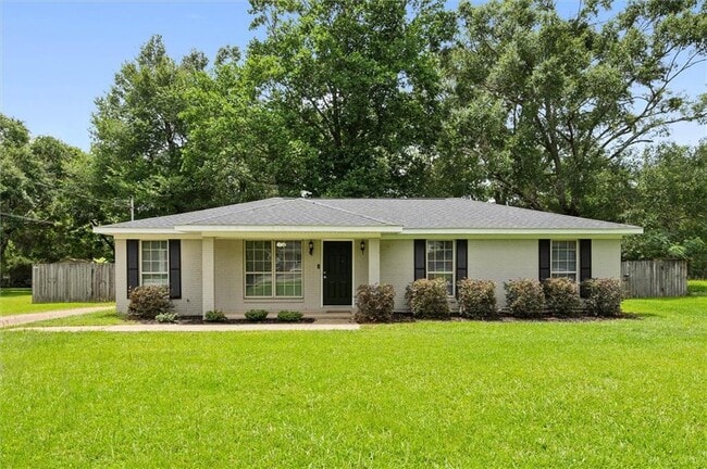 5024 Santos Dr E