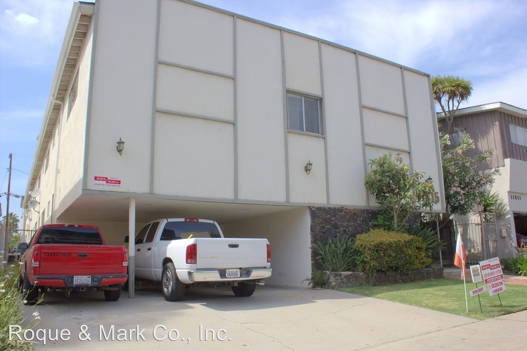 11615 Darlington Ave in Los Angeles, CA - Foto de edificio