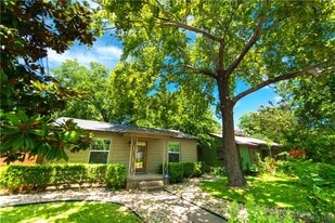 906 E 53rd St in Austin, TX - Building Photo