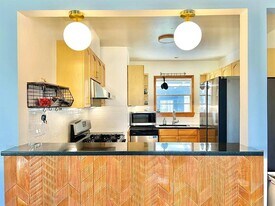 2203 N Plains Ave in Austin, TX - Building Photo