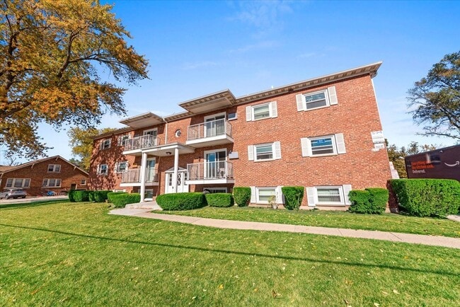property at 122 W Washington St