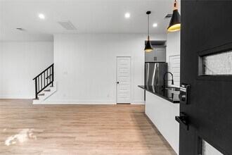 2213 Lee St in Houston, TX - Building Photo - Building Photo