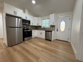 1665 Chris Ln in San Martin, CA - Building Photo - Building Photo