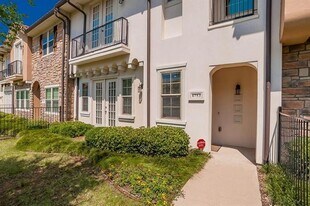 6753 Cabrillo in Irving, TX - Building Photo