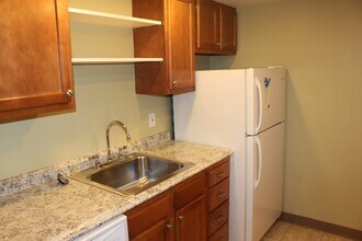 566 S Trenton Ave in Pittsburgh, PA - Building Photo - Building Photo