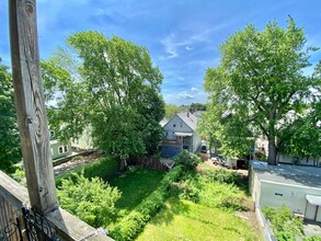 18 Landers St, Unit 3 in Somerville, MA - Foto de edificio - Building Photo