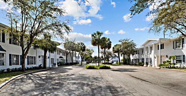 2270 NE 68th St in Fort Lauderdale, FL - Building Photo - Building Photo