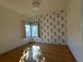 5798 Vicente St in Oakland, CA - Foto de edificio - Building Photo
