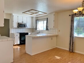 1250 Sawtooth Dr in Hollister, CA - Building Photo - Building Photo