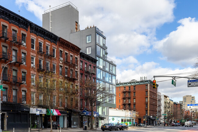 75 First in New York, NY - Foto de edificio - Building Photo