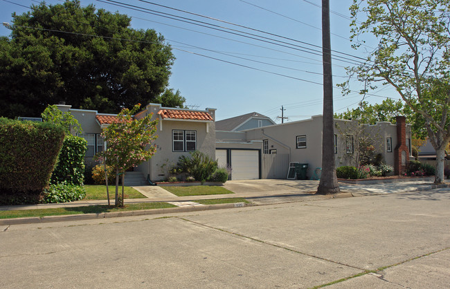 701 E 9th Ave in San Mateo, CA - Building Photo - Building Photo