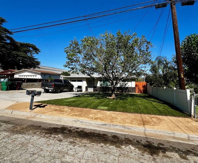 174 Maple Ave in Beaumont, CA - Building Photo - Building Photo