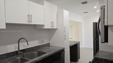 3801 SW 31st Dr in West Park, FL - Building Photo - Building Photo