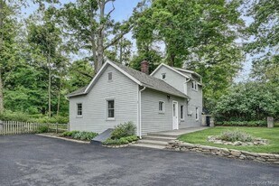 2 Mine Hill Rd in Cornwall, NY - Building Photo