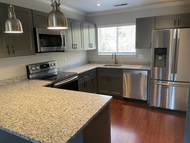 5211 Lapaloma Ct, Unit 201 in Wilmington, NC - Foto de edificio - Building Photo
